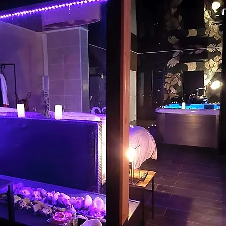 Calypso Jacuzzi Privatif Alojamento de Acomodação e Pequeno-almoço Agde