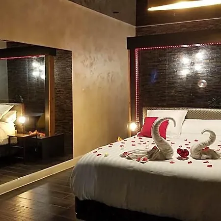 Calypso Jacuzzi Privatif Alojamento de Acomodação e Pequeno-almoço