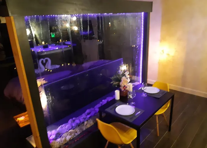 לינה וארוחת בוקר Calypso Jacuzzi Privatif 4*